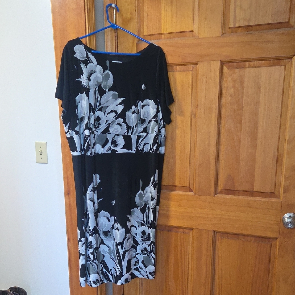 Avenue Monochrome Floral Midi Dress